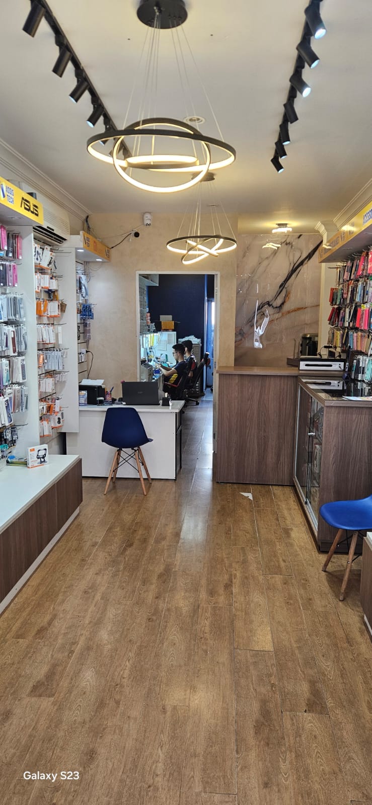 Interior da loja Assis Tech