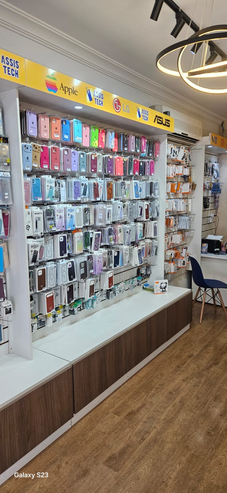 Fachada da loja Assis Tech